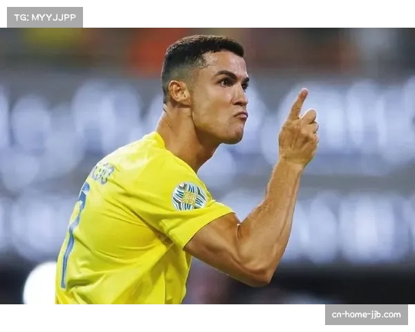 C罗怒喷边裁引爆热议 连续越位判罚引发赛场激烈争论